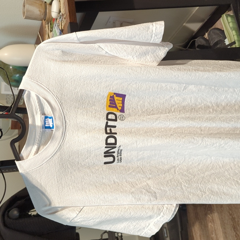 Undefeated Los Angeles T- Shirt MEDIUM